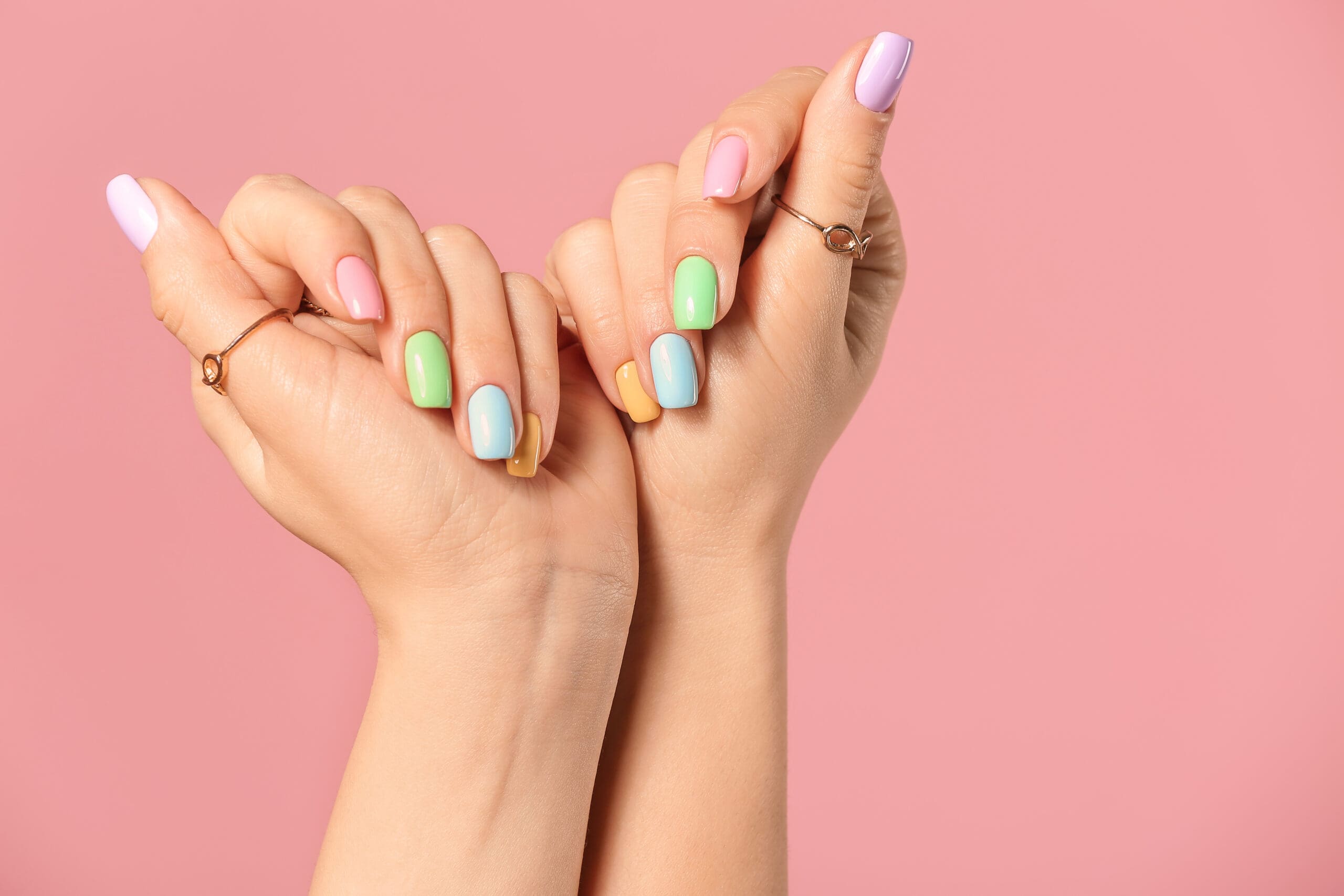 diseño de uñas primavera colores pastel