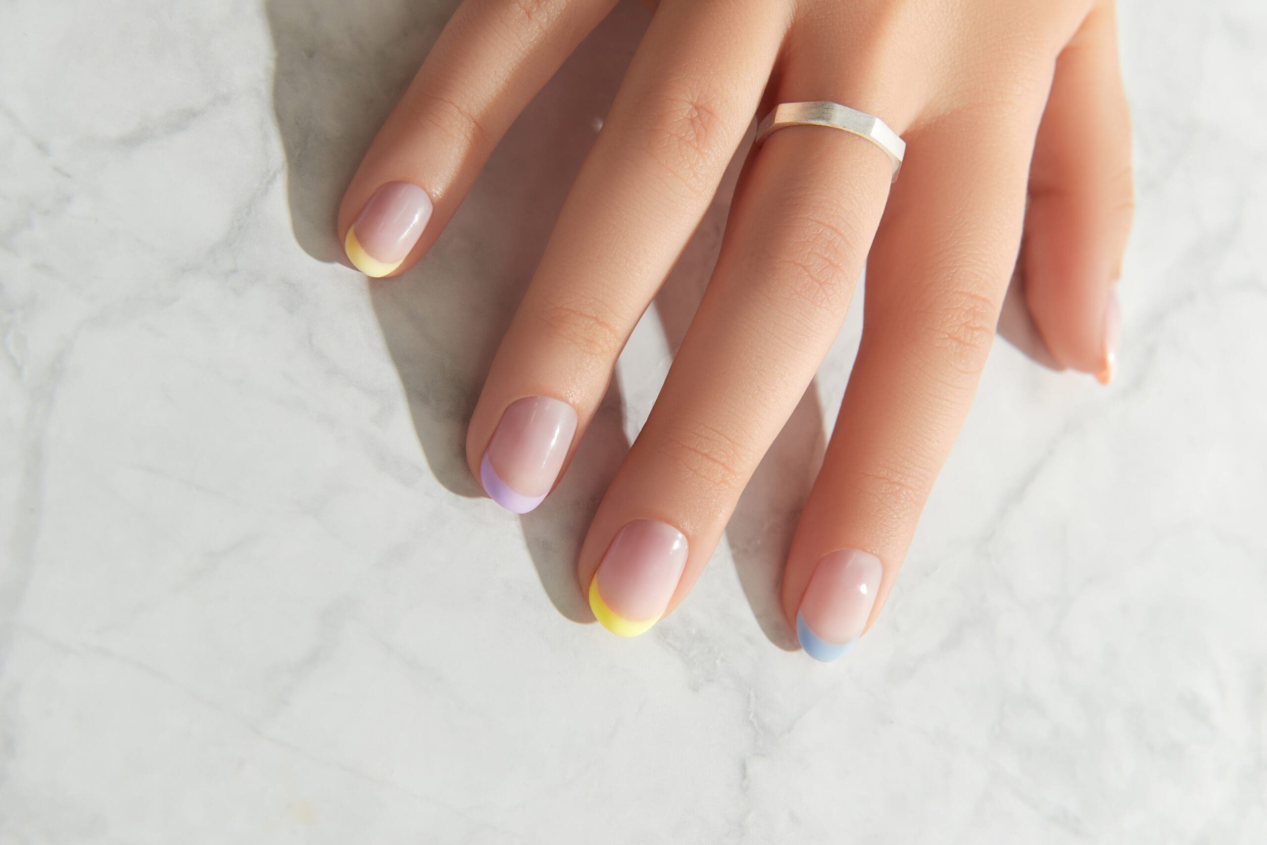 diseño de uñas primavera manicura francesa